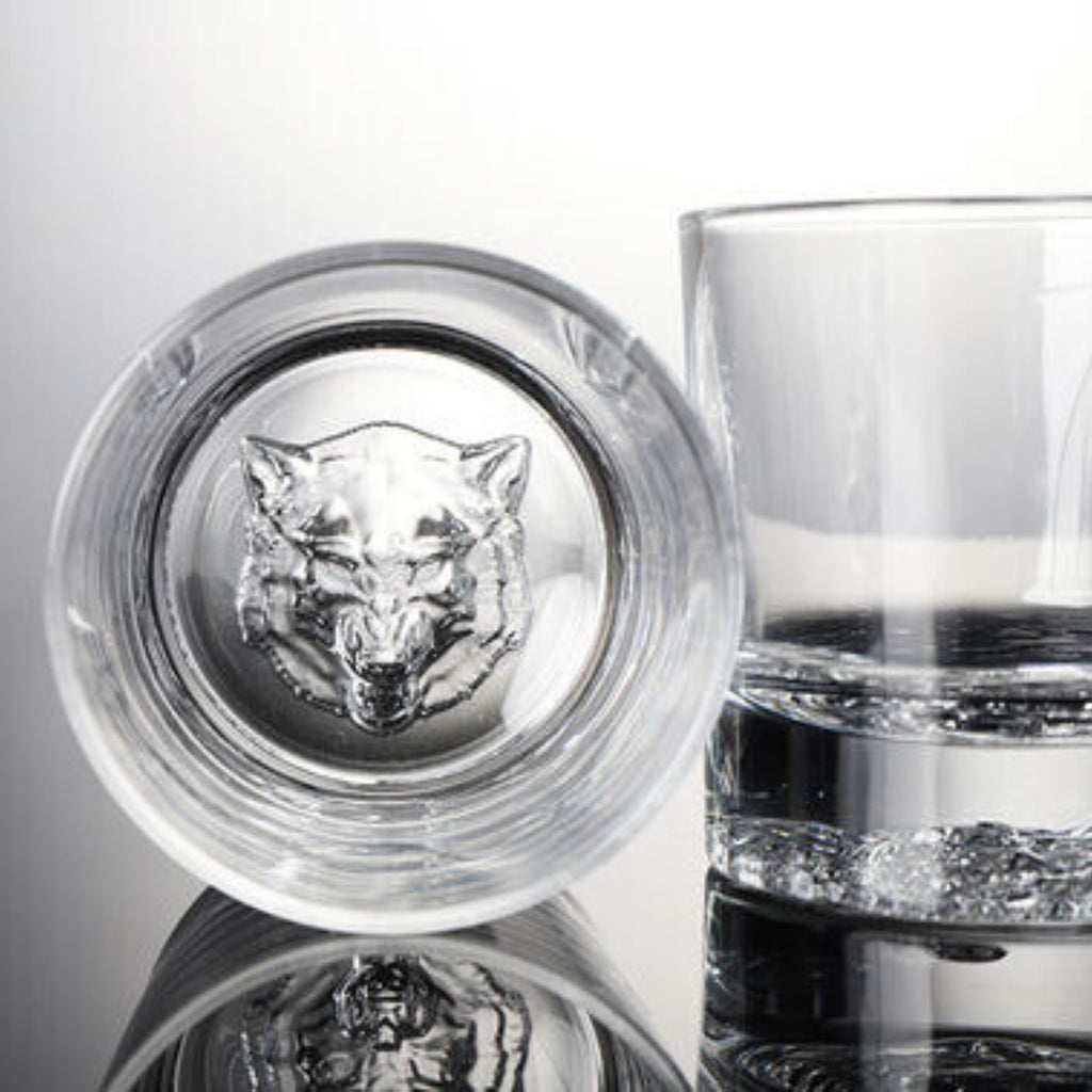 Wolf-themed whiskey glass Unique whiskey glass with wolf design Whiskey glass featuring wolf motif Wolf engraved whiskey glass Wolf head whiskey glass Howling wolf whiskey glass Whiskey glass with wolf silhouette Wolf etched whiskey tumbler Custom wolf whiskey glass Wolf-inspired whiskey drinking glass